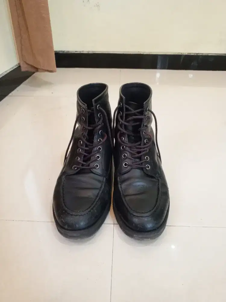 Sepatu prabu perwira