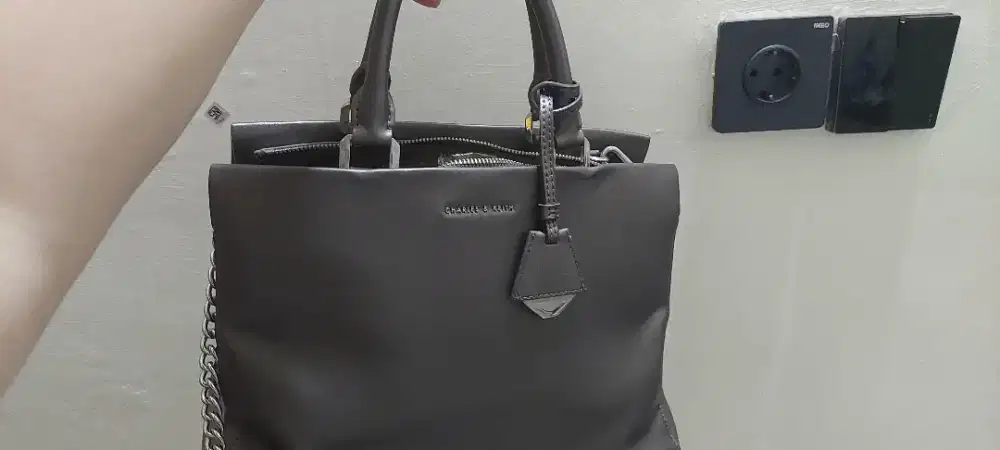 Tas charles and keith