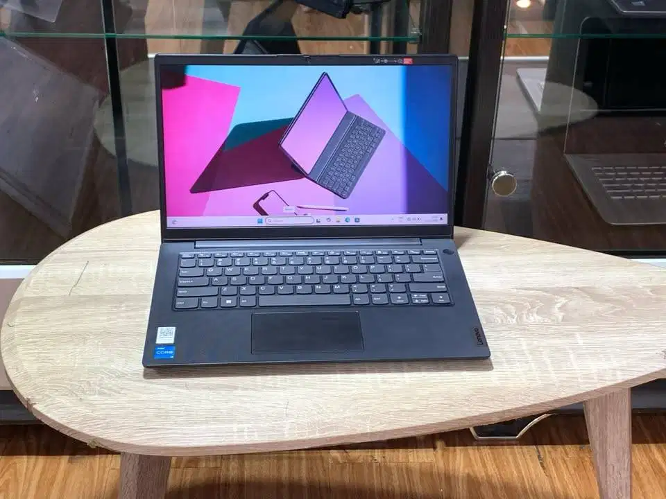 Lenovo V14 G3-IAP Corei3-1215U GEN12 FullHD Slim Mulus Normal No-minus