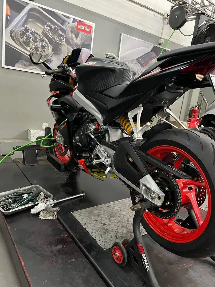 DIJUAL CEPAT MOTOR APRILLIA RS 660