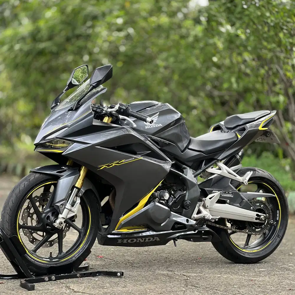 HONDA CBR250RR ABS 2016 GREY KM 17K PAJAK PANJANG LIKE NEW