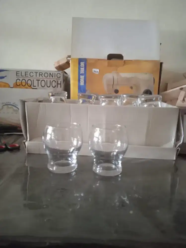 Dijual gelas total 63 pcs bentuk campur2 kondisi masih bagus