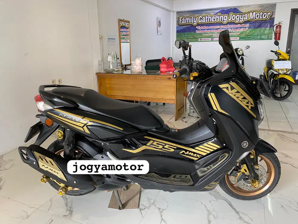 (B) yamaha nmax connected abs 2023