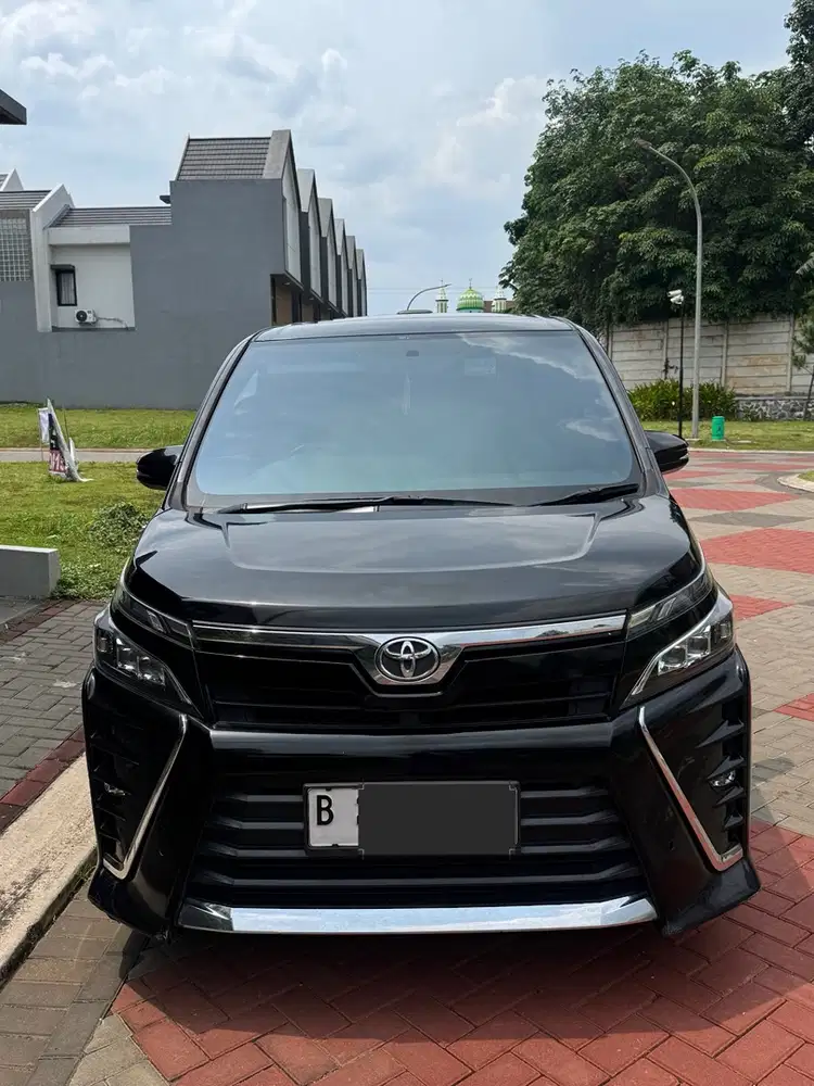 Toyota Voxy 2018 Hitam — Kondisi Istimewa, Siap Pakai | KM 100 Ribuan