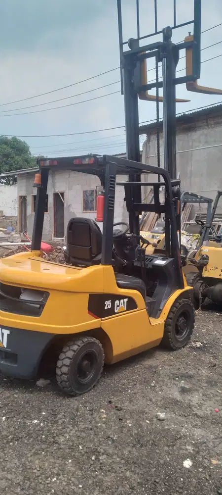 Forklift Caterpillar 2,5 Ton,Manual,Tiang 3 Meter,Mesin S4S Tahun 2018