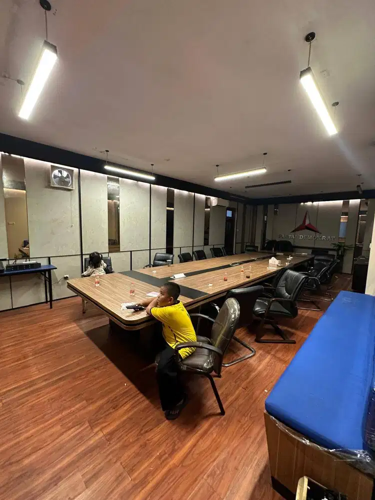 DIJUAL BANGUNAN KOMERSIAL NOL RAYA JEMURSARI EX KANTOR 20 PARKIRAN