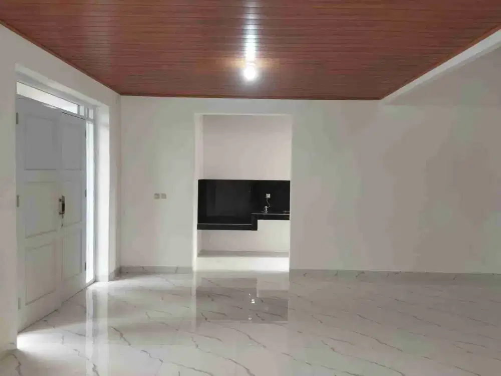 Rumah Cantik di Perumahan Berbukit Bukit Golf Riverside Cibubur