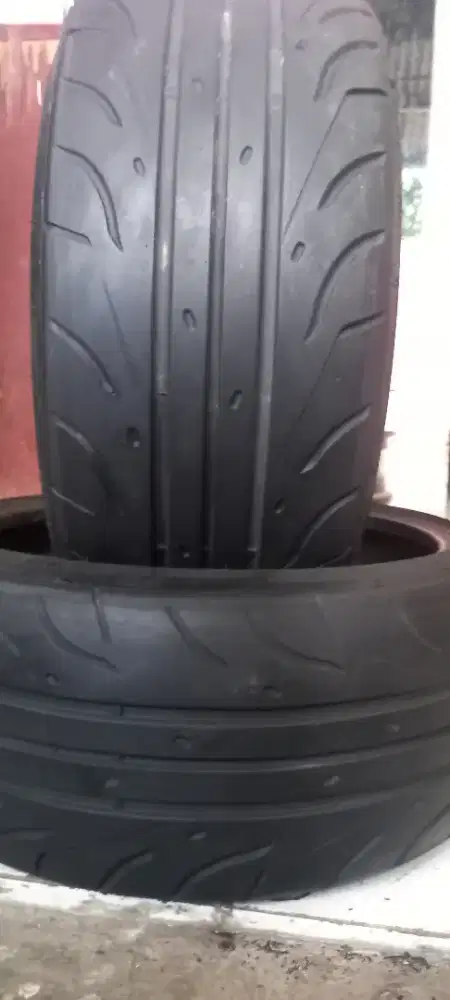 Ban acelera 651 235/35r19