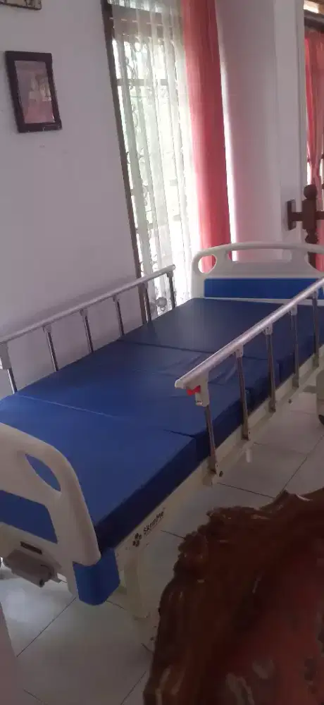 Tempat tidur pasien manual
