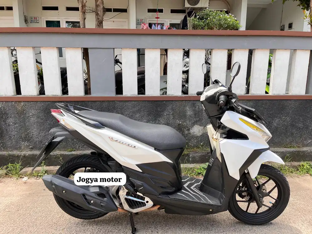 (B) honda vario 150 tahun 2016