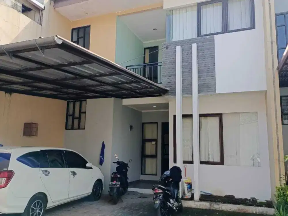 Disewakan Rumah Townhouse kawasan Elit Setramurni