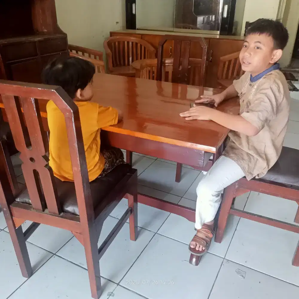 Meja makan kayu jati 4 kursi bekas dah melamin seperti baru Bogor