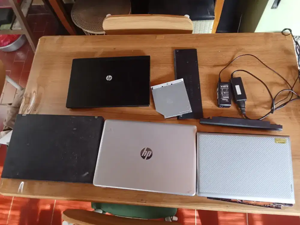 Borongan 4 unit laptop rusak pecah, untuk kanibalan, COD Cijantung