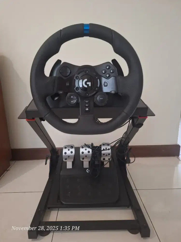Logitech G923 Trueforce Racing Wheel