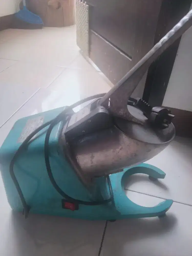 Mesin serut es / mesin penghancur es / mesin es