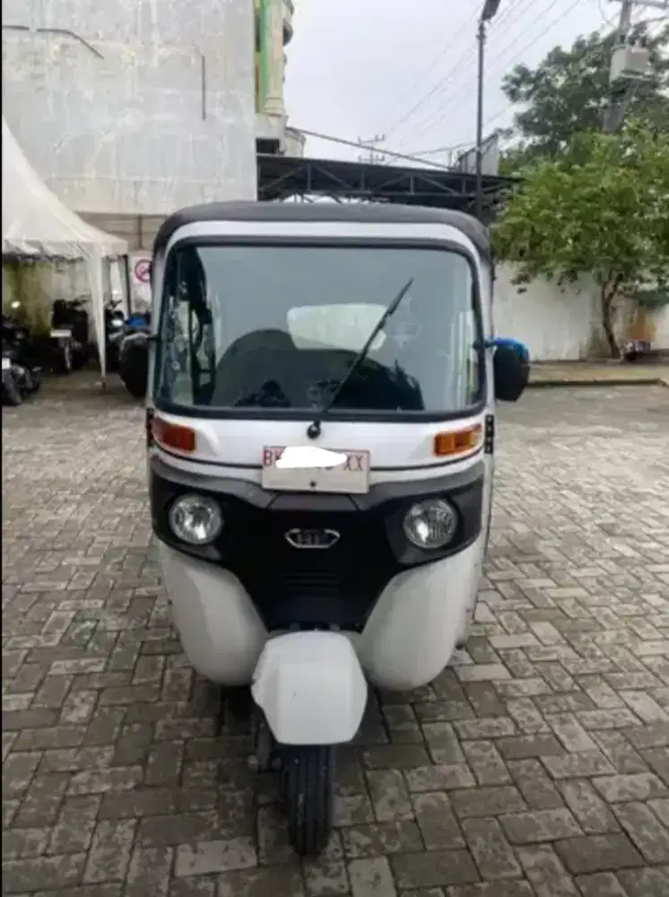 Bajaj RE 4  tak