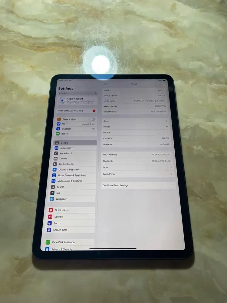 Ipad Pro 11 inch 2020 (2nd Gen) 128gb Wifi only Like new 9/10