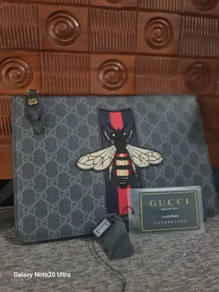 Preloved clutch L* kulit asli kondisi masih sangat bagus