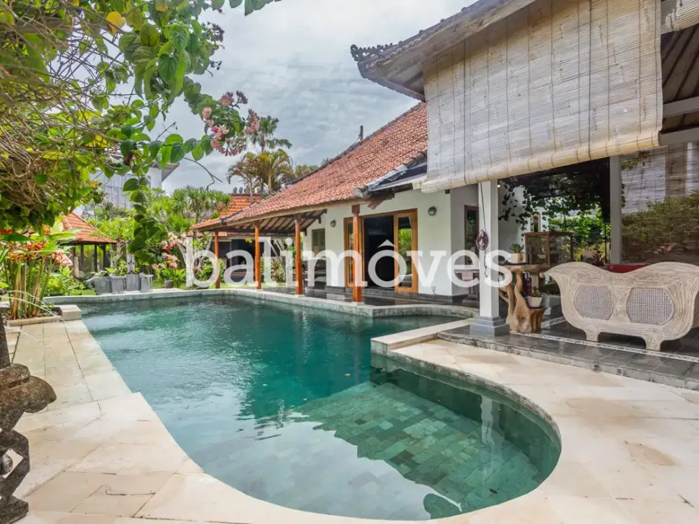 Dijual Villa 3 Kamar Tidur dengan Tanah yang Luas di Sanur
