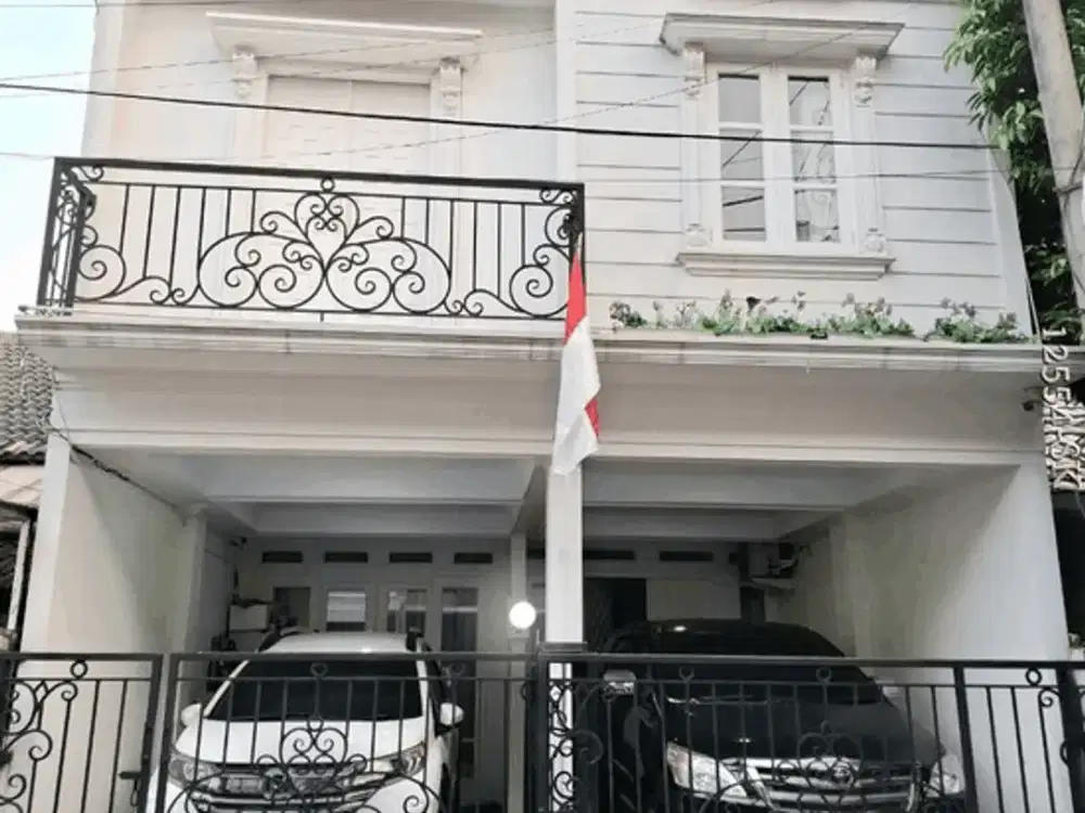 Dijual rumah bagus 2.5 lantai desain american classic di Sektor 2 bintaro jaya