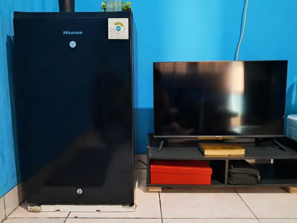 TV android dan Kulkas Hisense Pemakaian belum setahun