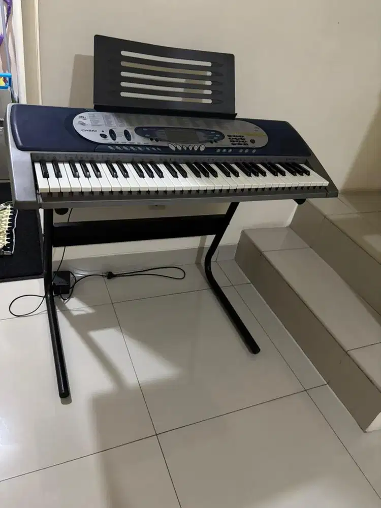 Dijual Keyboard Casio Free Meja