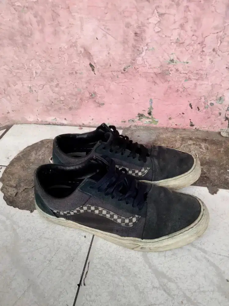 Sepatu vans hitam