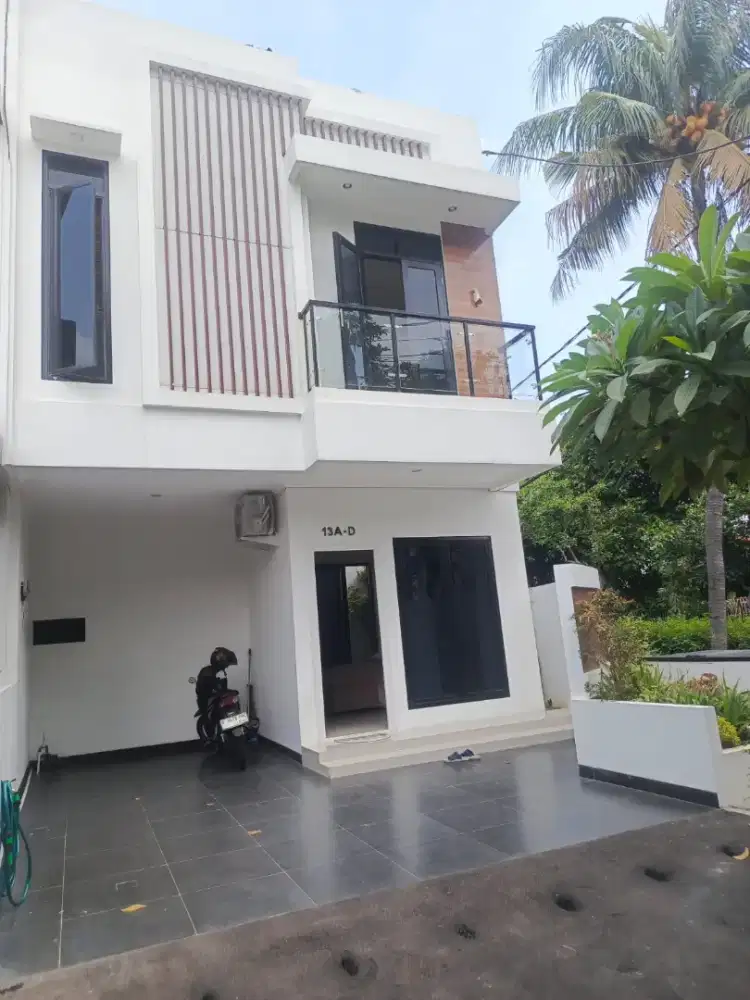 di jual rumah mewah 2 lantai bebas banjir cempaka putih tengah jakarta