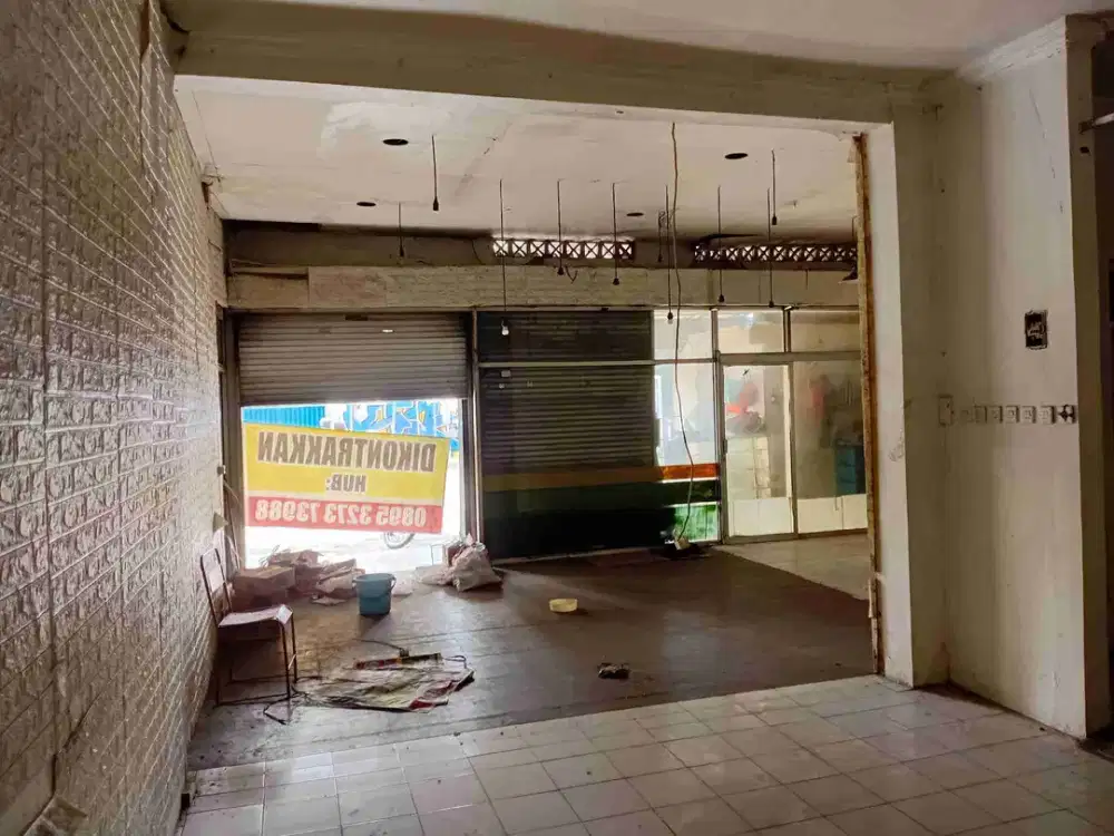 2 Bangunan berjajar siap pakai strategis pinggir jalan raya