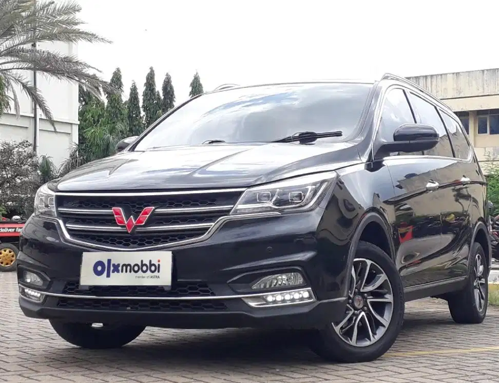 TDP 7,JT Wuling Cortez 1.8 L Lux Plus Bensin-AT Hitam 2018