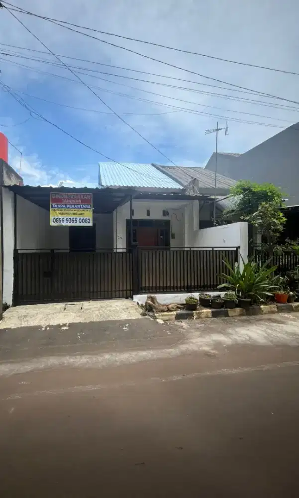 DISEWAKAN TAHUNAN RUMAH BARU DIRENOVASI DI DEPOK LETAK STRATEGIS