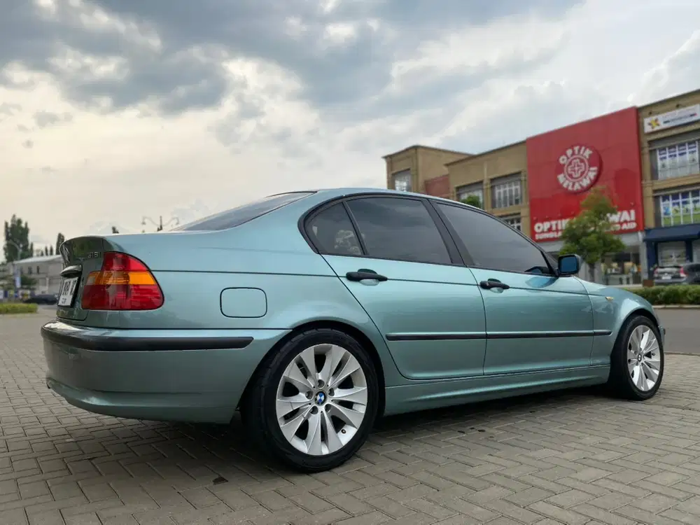 BMW 318i 2002 Bensin