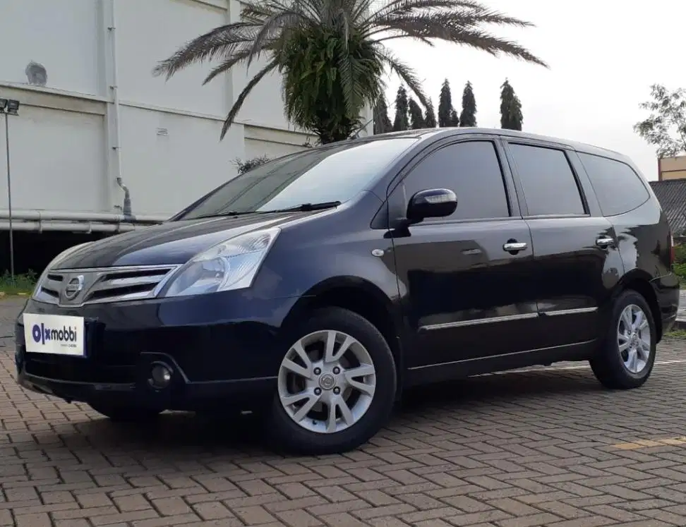 TDP 4,JT Nissan Grand livina 1.8 XV Bensin-AT Putih 2011