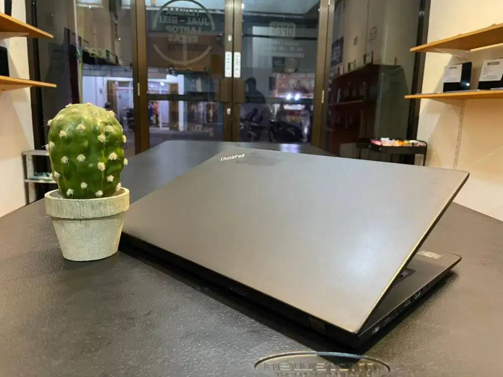 LENOVO THINKPAD T495s//RYZEN 7PRO-3700//RAM 16GB