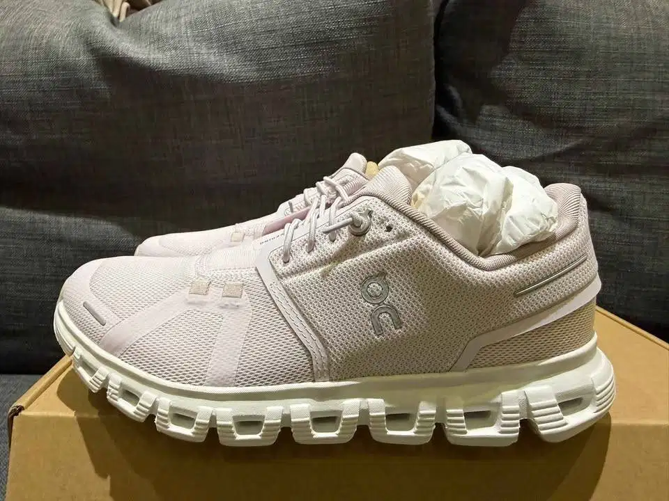 Brand New ON Cloud 6 Warna Orchid/Fade  sz US 6,5 EU 37,5 JP 23,5