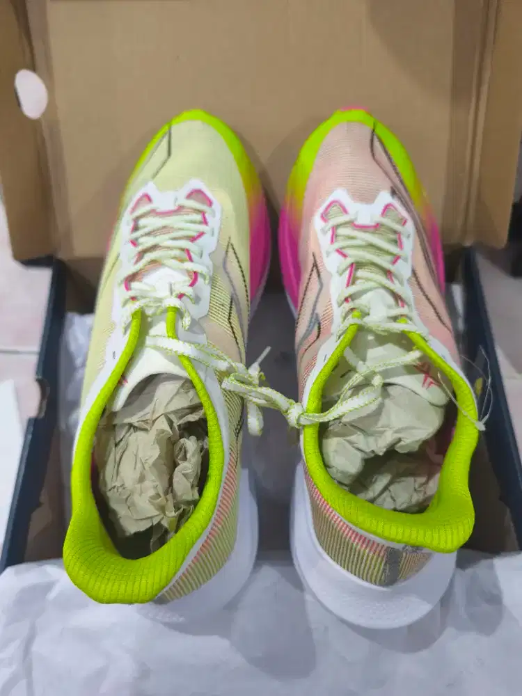 MILLS ENERMAX TYCOON size 44 magenta sepatu lari sepatu running