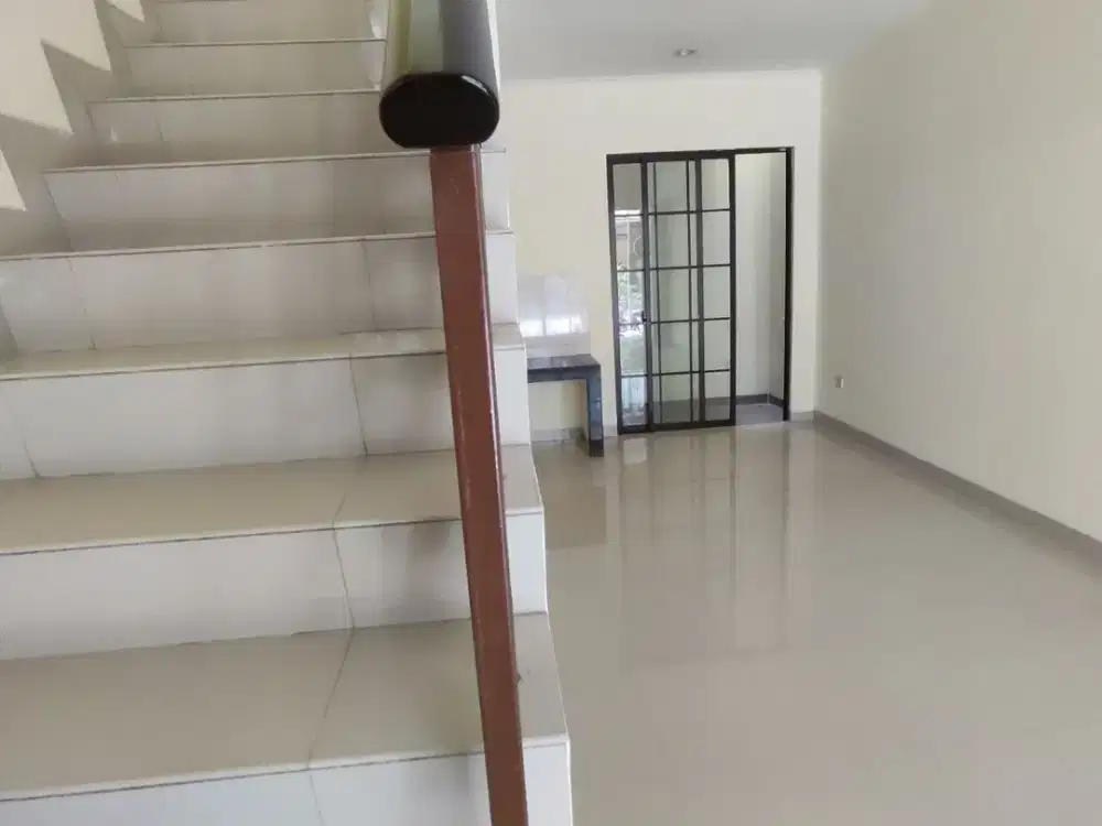 Rumah Green Lake City Minat Disewakan 4x12 Cluster East Asia Dengan 2 Kamar Tidur 2 Lantai Bangunan Dijamin Harga Termurah