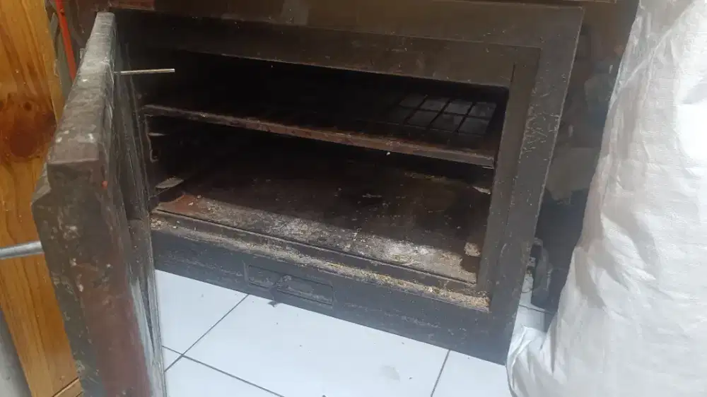 Oven bekas..jarang di pakai
