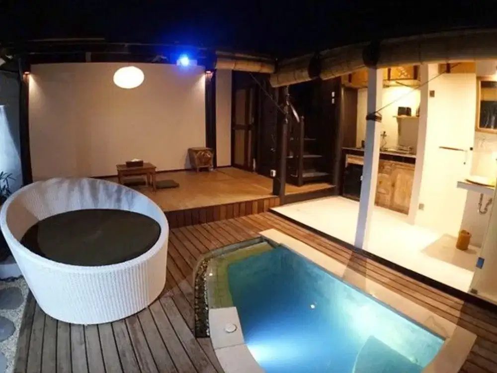 Disewakan Villa Grand Blue 4 Kamar Tidur Mewah dengan 2 Kolam Renang di Seminyak, Kuta, Bali.