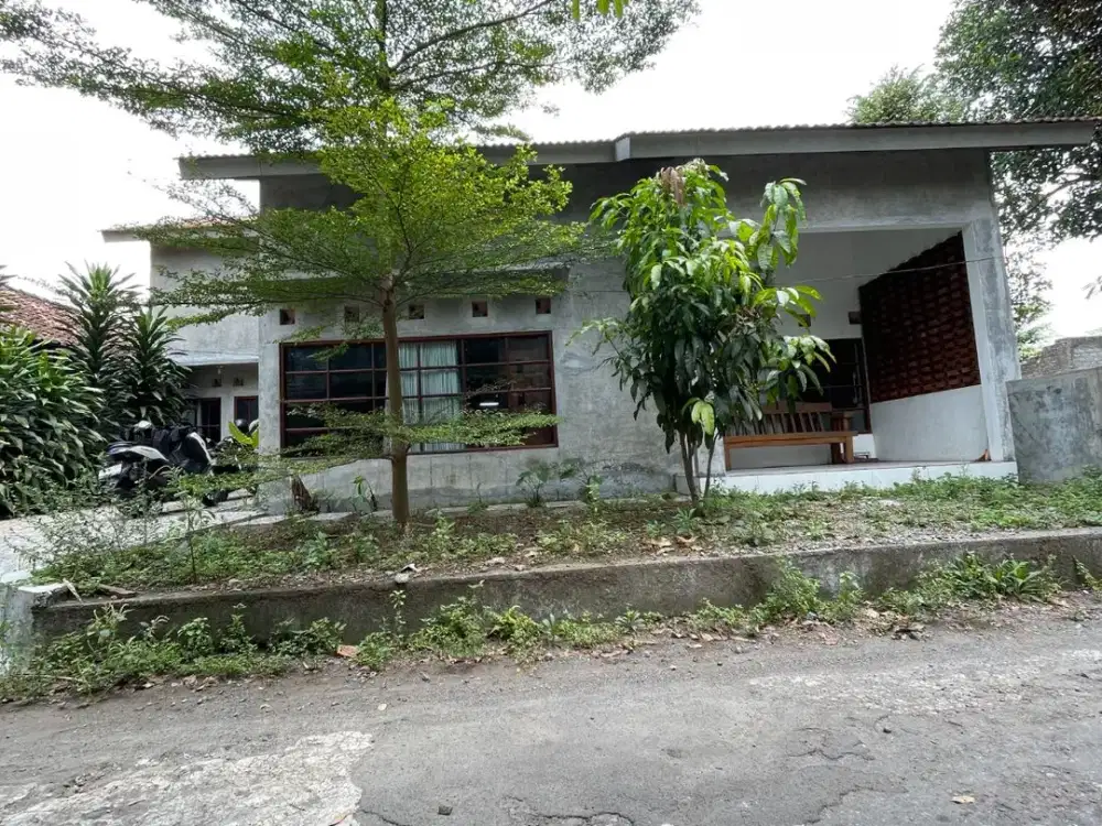 Dijual rumah full furnish konsep industrial di maguwo suasana asri dan nyaman