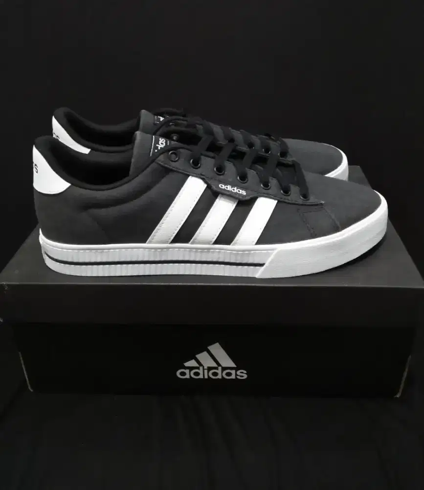 Sepatu adidas size 44 original