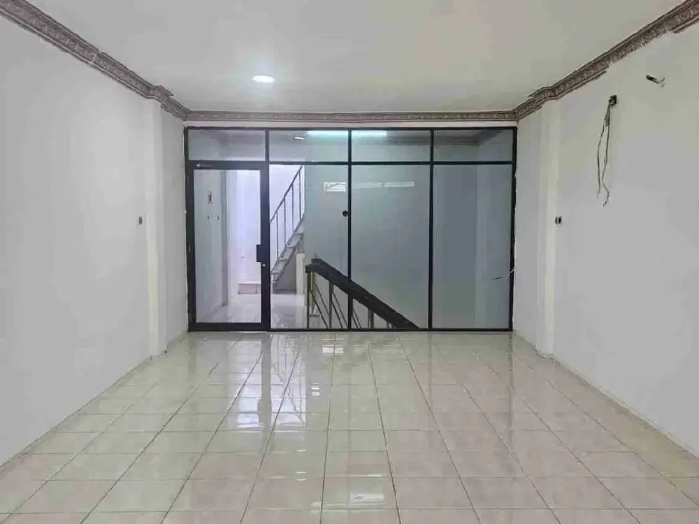 Disewakan Ruko Rapi 2 lantai di Kelapa Gading
