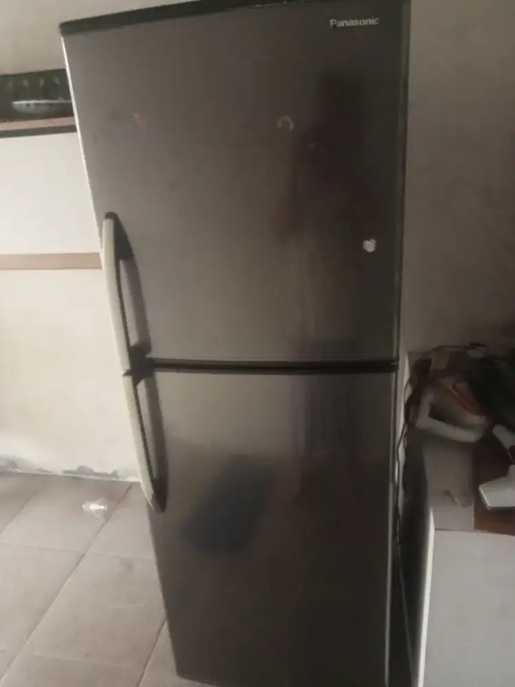 Kulkas dua pintu panasonic