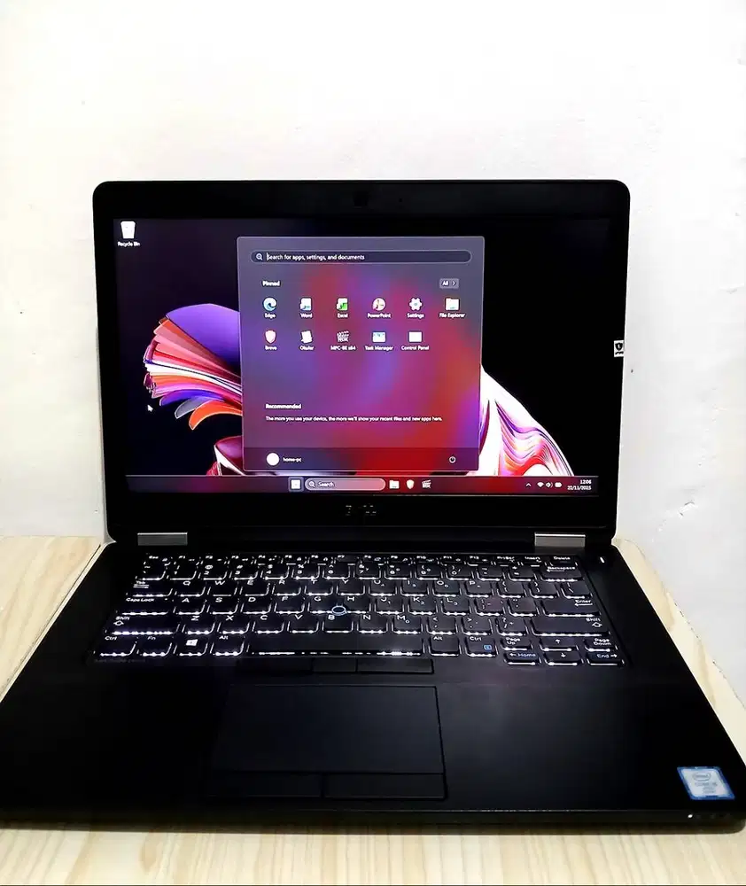 Latitude 5470 | FHD IPS | i5-6300U | 8/180 GB | Windows 11 | Dell