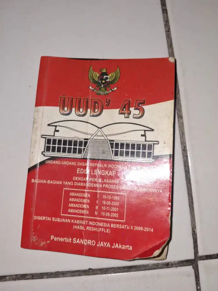 Buku saku praktis yang memuat materi dasar negara Republik Indonesia