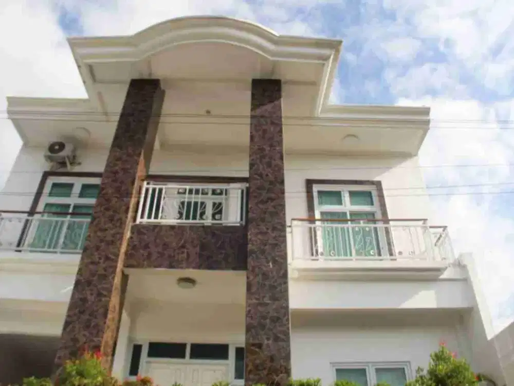 Rumah Jimbaran 3 Lantai Taman Griya Bali