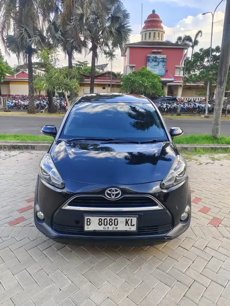 KREDIT DP 5 JT TOYOTA SIENTA V 1.5 MATIC 2018 NIK 2017