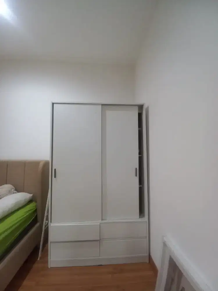 Lemari pakaian sleding 2 pintu