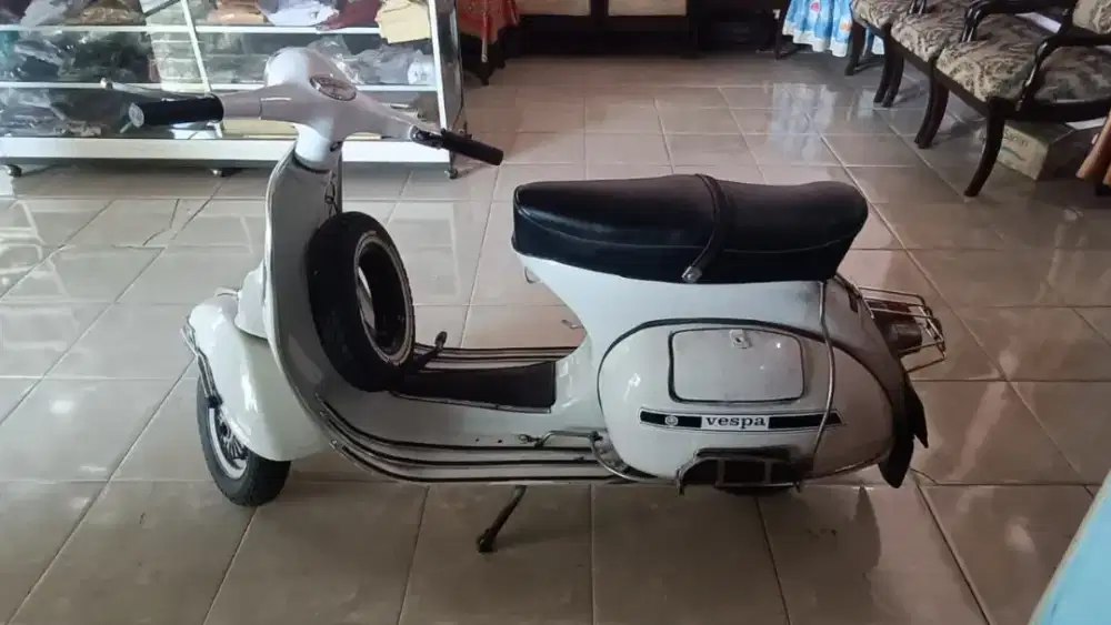 Vespa super plat Ad karanganyar tahun 77