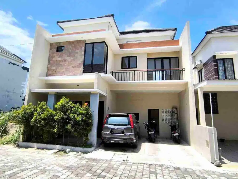 Rumah Mewah 2 lt Carport 2 Mobil di Cluster Gentan Baki dekat Luwes Mall